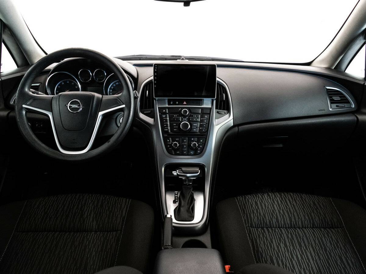 Opel Astra с пробегом — 2013 год. Фото: #9
