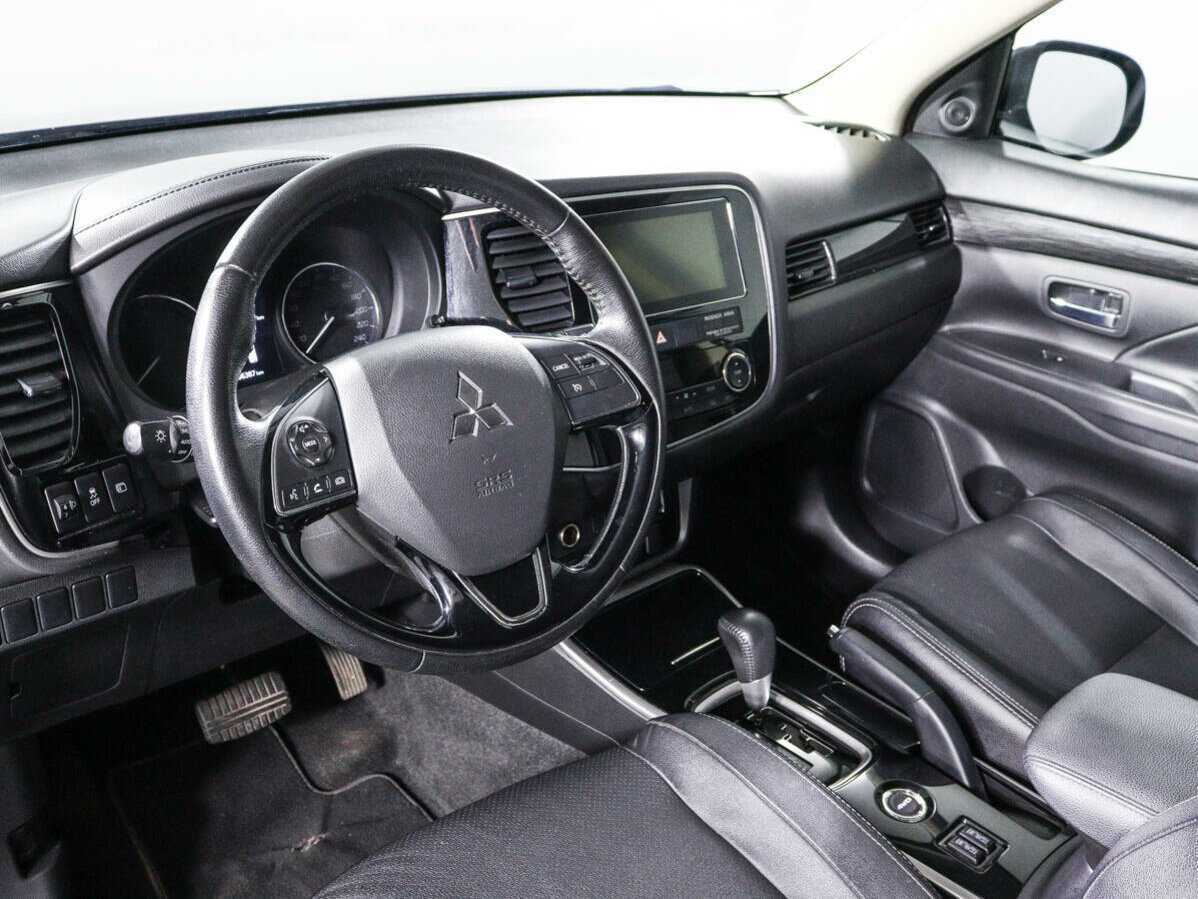 Mitsubishi Outlander с пробегом — 2018 год. Фото: #12