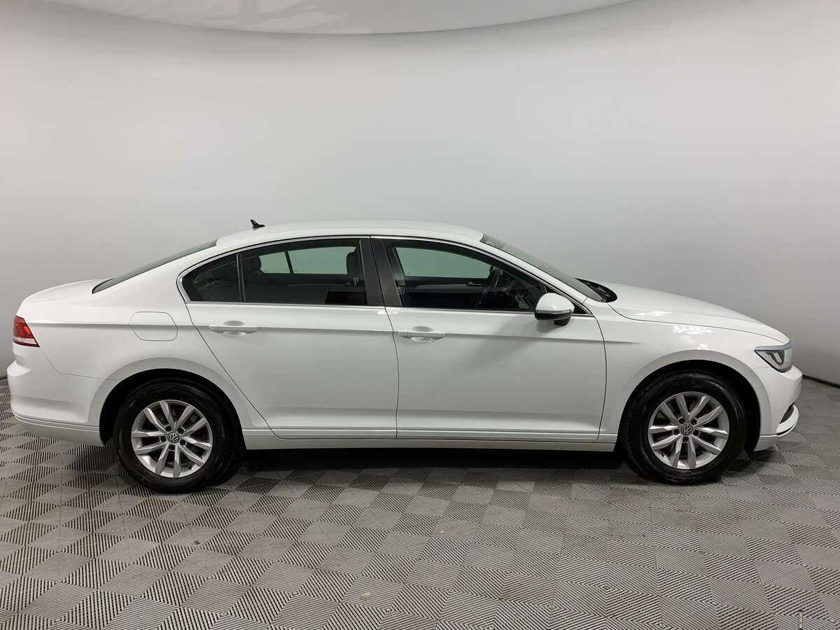 Volkswagen Passat с пробегом — 2019 год. Фото: #3