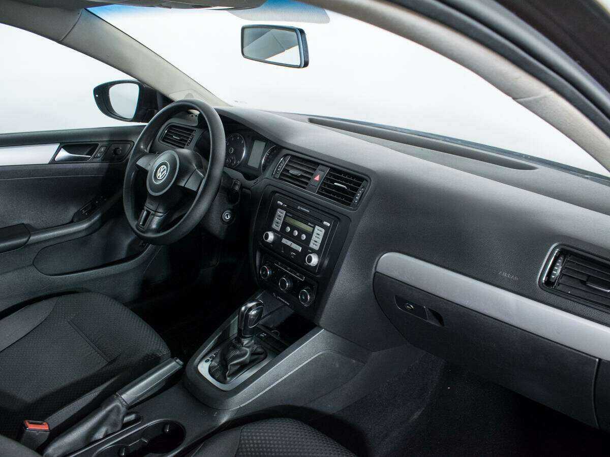 Volkswagen Jetta с пробегом — 2012 год. Фото: #8