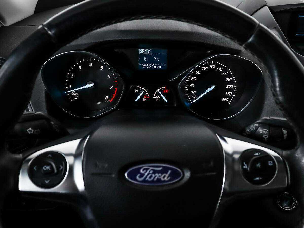 Ford Kuga с пробегом — 2014 год. Фото: #17