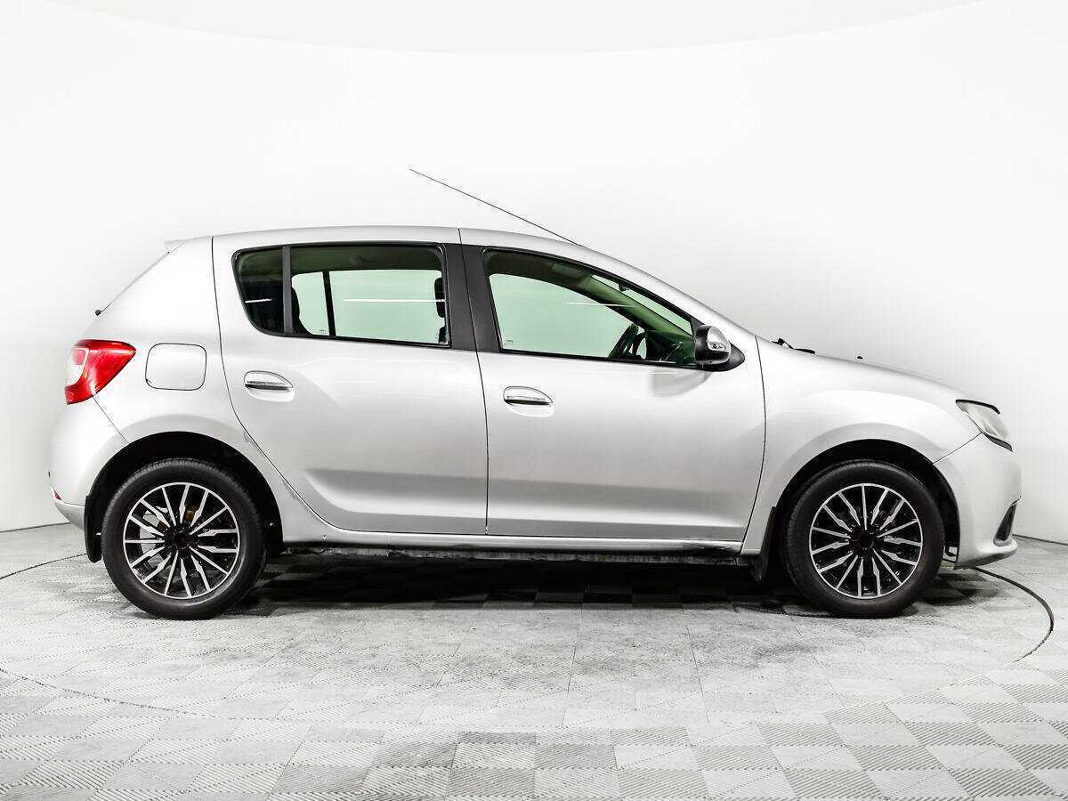 Renault Sandero с пробегом — 2015 год. Фото: #3