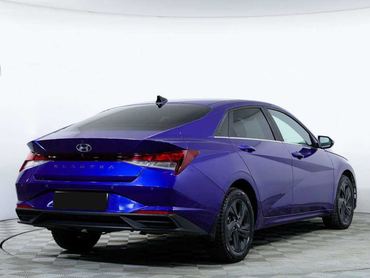 Hyundai Elantra с пробегом — 2021 год. Фото: #3