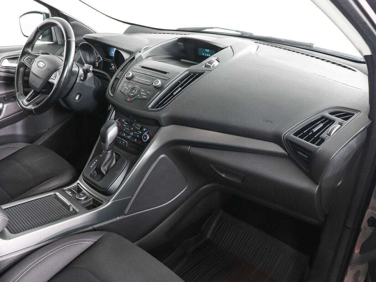 Ford Kuga с пробегом — 2017 год. Фото: #9