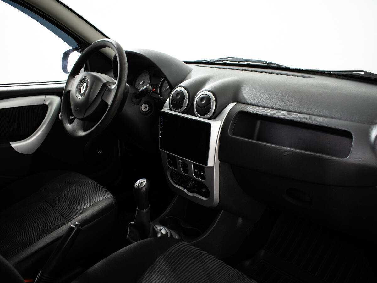 Renault Sandero с пробегом — 2013 год. Фото: #6
