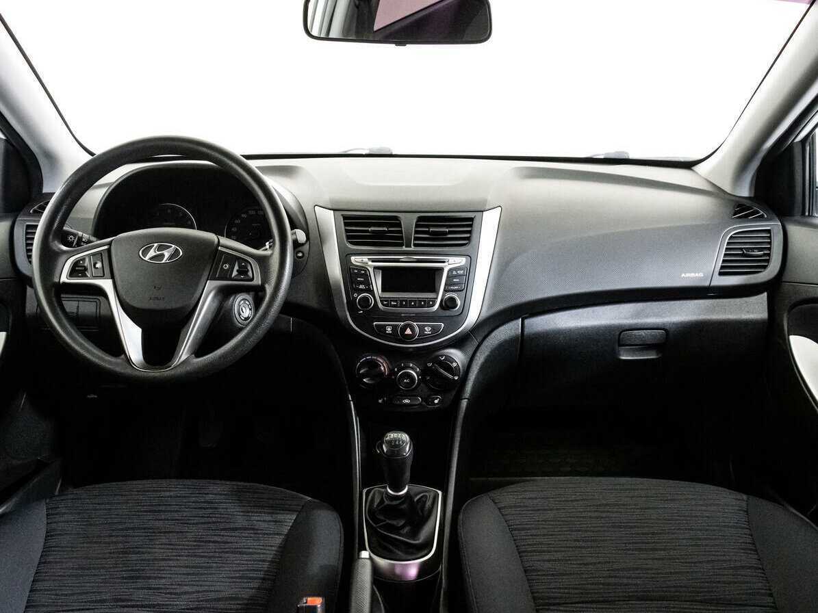 Hyundai Solaris с пробегом — 2015 год. Фото: #9