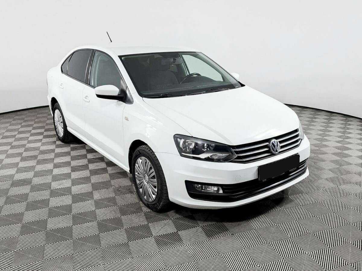 Volkswagen Polo с пробегом — 2015 год. Фото: #2
