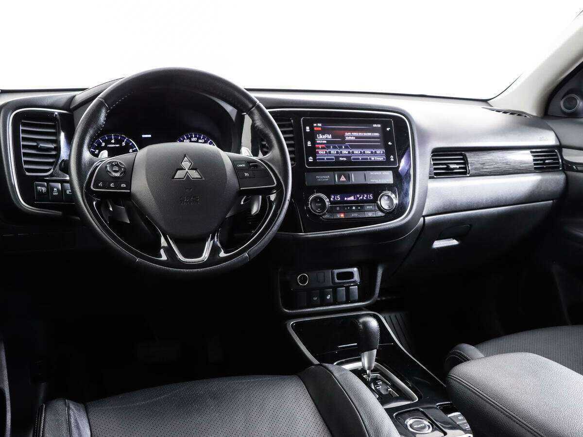Mitsubishi Outlander с пробегом — 2018 год. Фото: #8