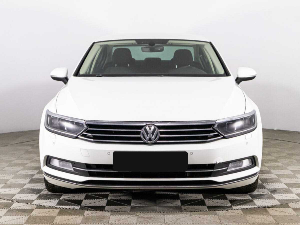 Volkswagen Passat с пробегом — 2017 год. Фото: #1
