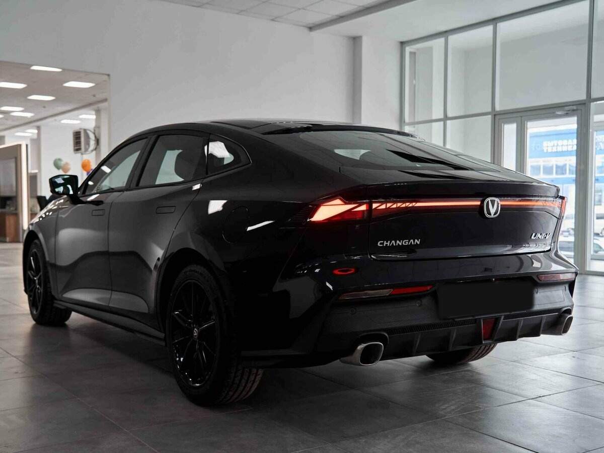 Changan UNI-V с пробегом — 2024 год. Фото: #2