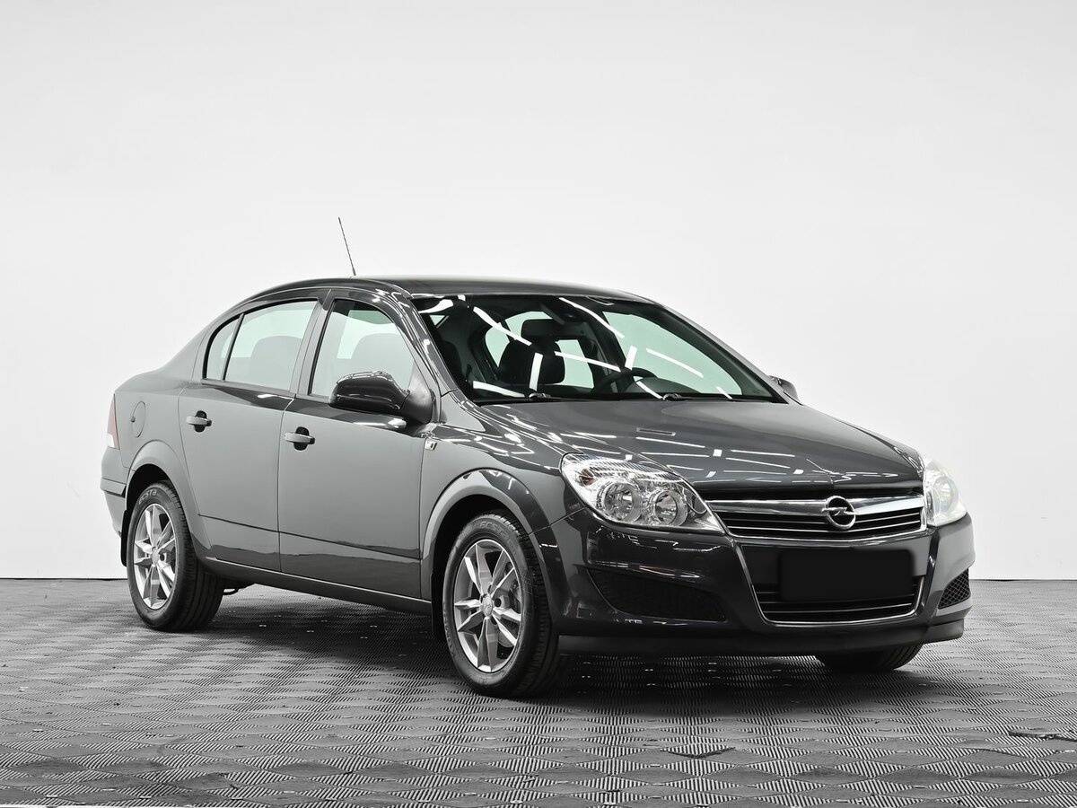Opel Astra с пробегом — 2012 год. Фото: #1