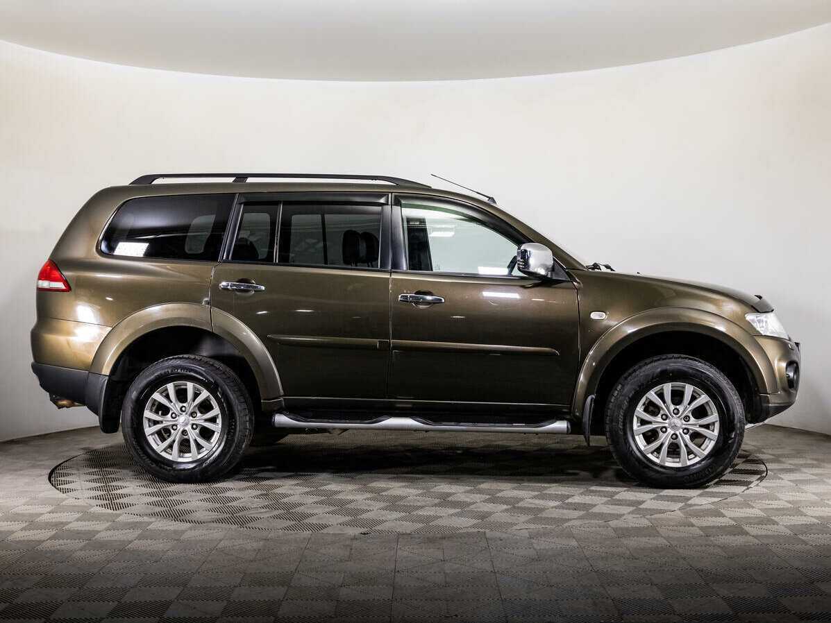 Mitsubishi Pajero Sport с пробегом — 2015 год. Фото: #3