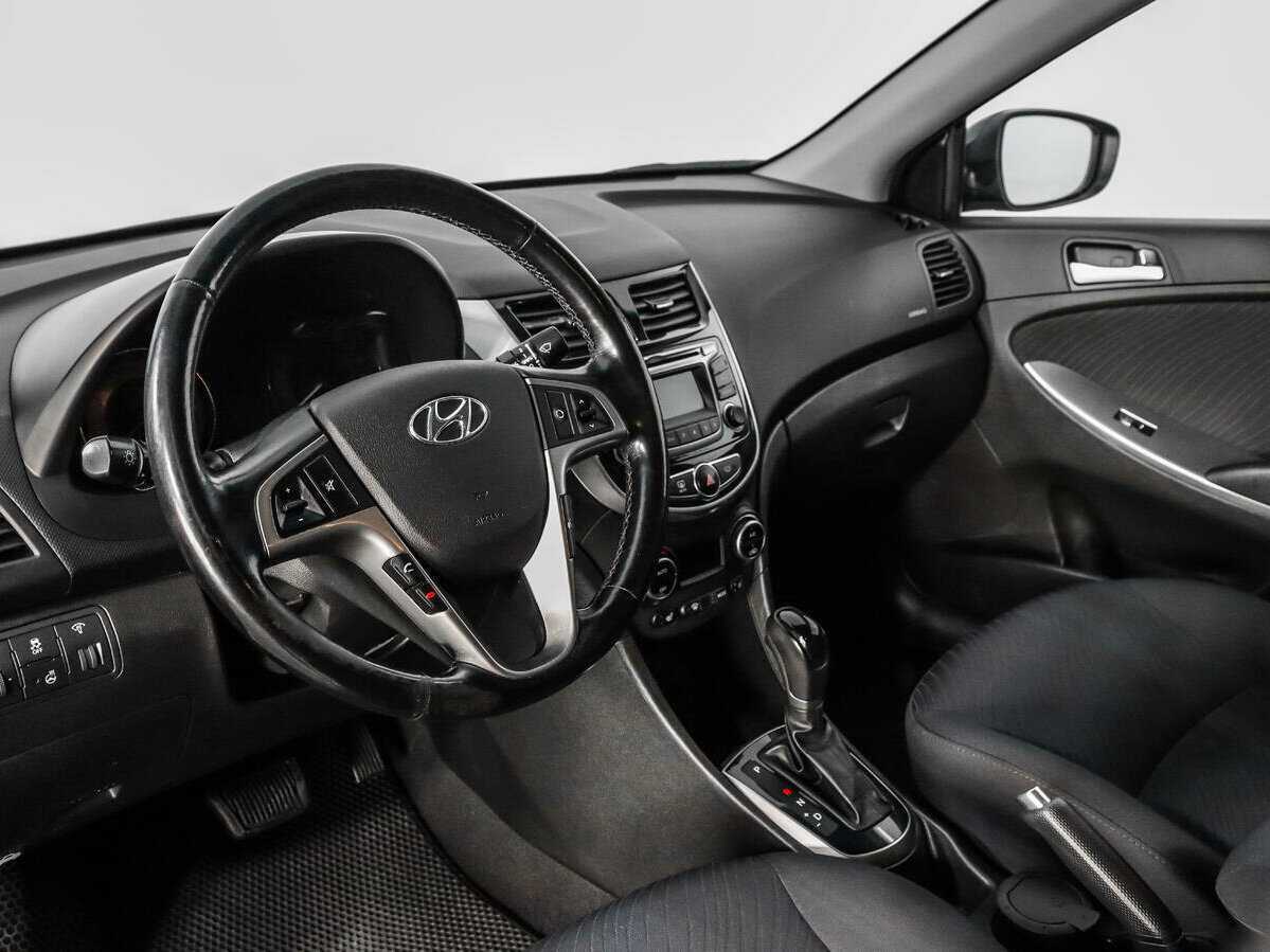 Hyundai Solaris с пробегом — 2015 год. Фото: #8