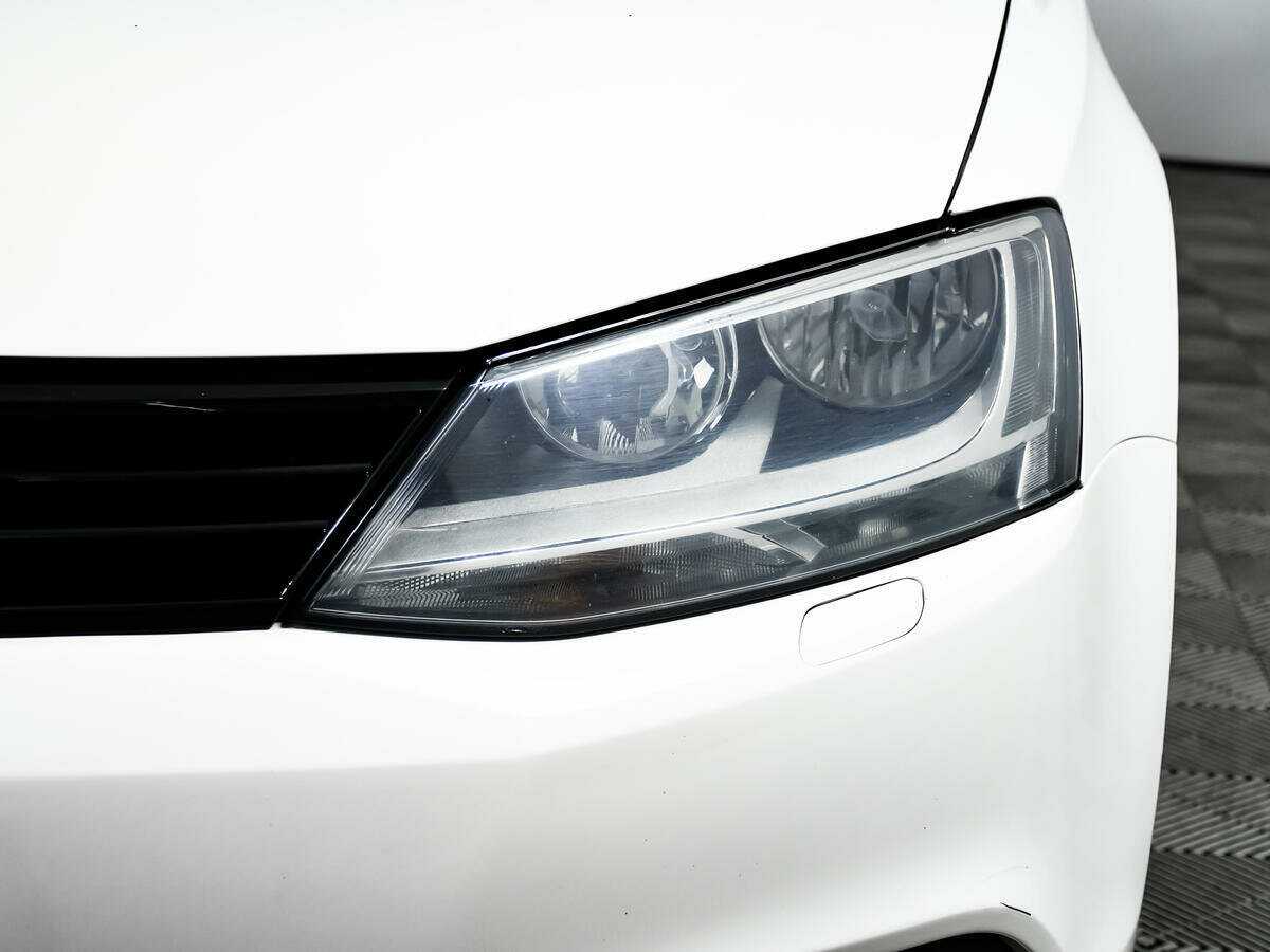 Volkswagen Jetta с пробегом — 2012 год. Фото: #14