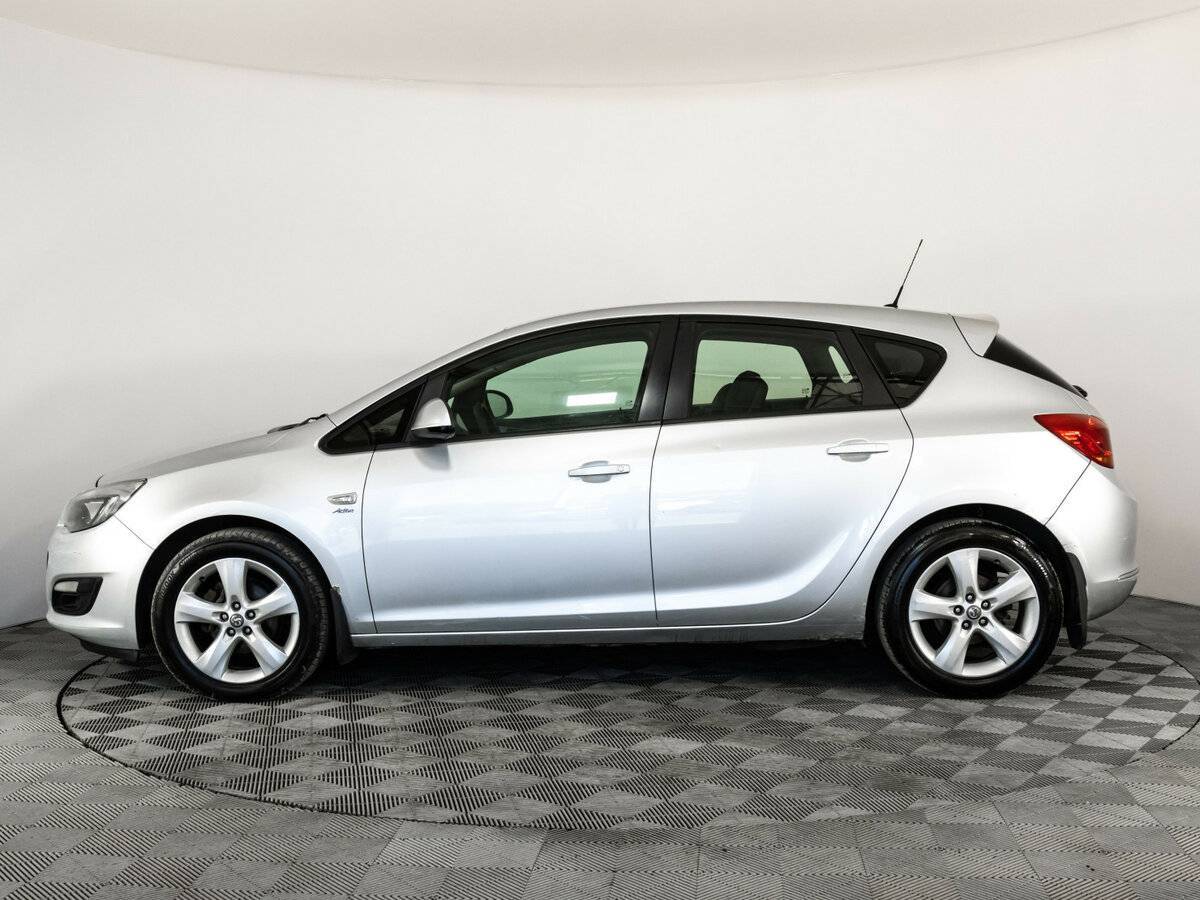 Opel Astra с пробегом — 2013 год. Фото: #7