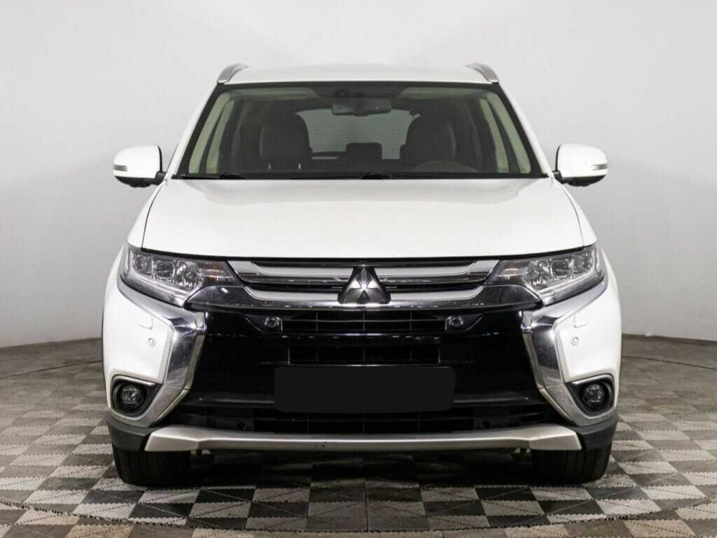 Mitsubishi Outlander с пробегом — 2018 год. Фото: #1