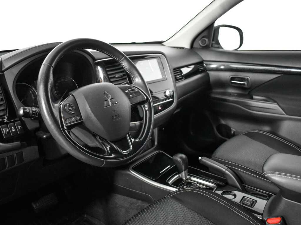 Mitsubishi Outlander с пробегом — 2020 год. Фото: #12