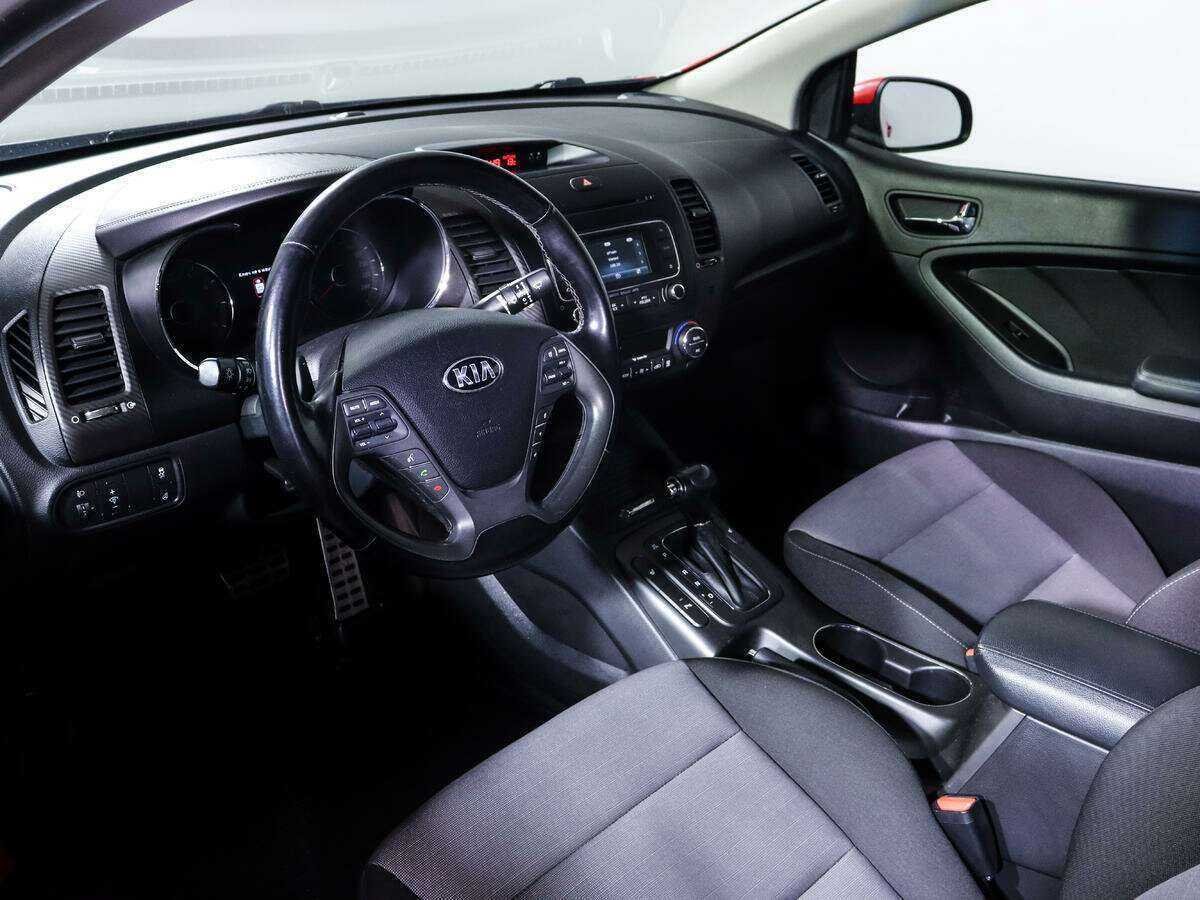 Kia Cerato с пробегом — 2013 год. Фото: #13