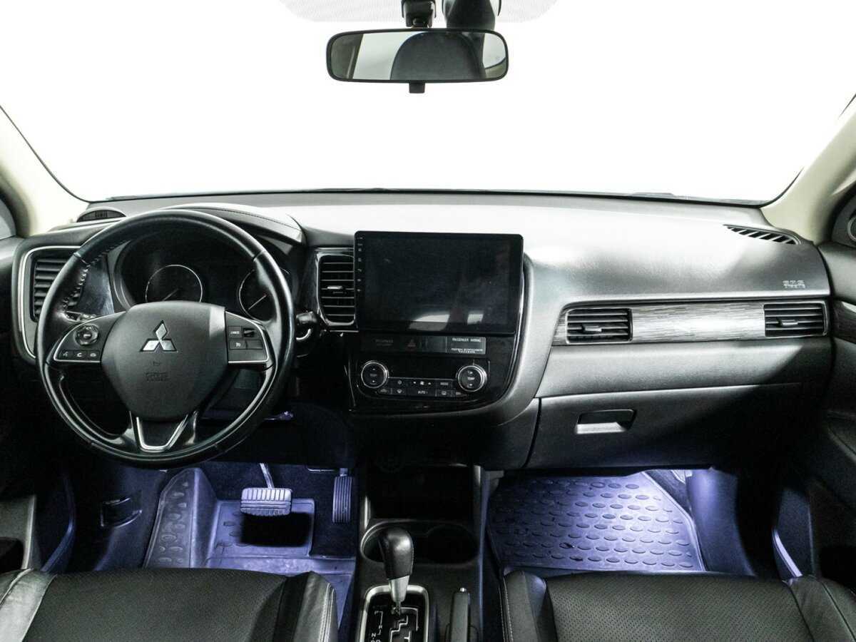 Mitsubishi Outlander с пробегом — 2016 год. Фото: #12