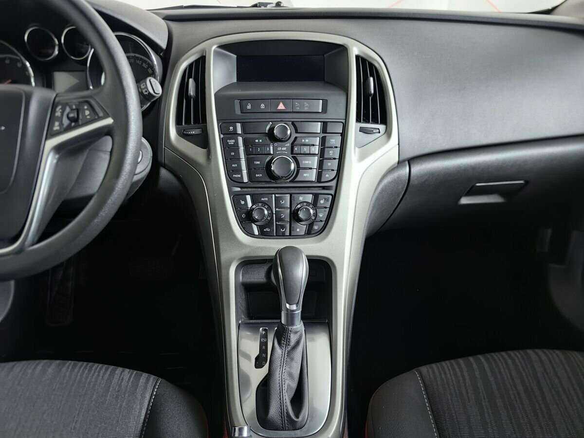 Opel Astra с пробегом — 2012 год. Фото: #8