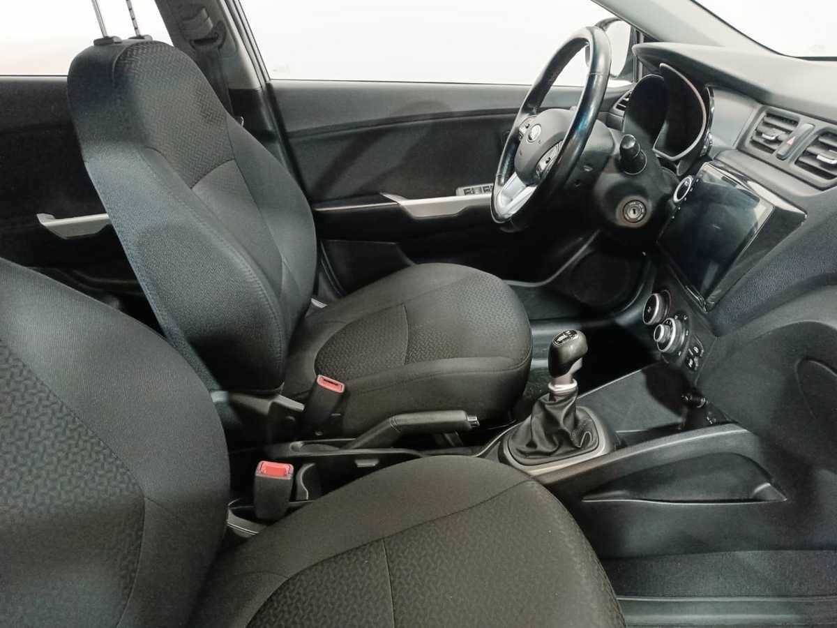 Kia Rio с пробегом — 2015 год. Фото: #9