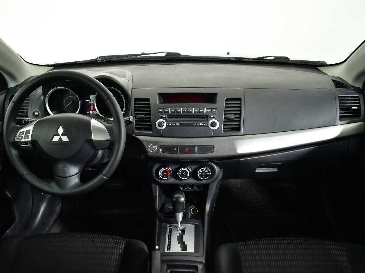 Mitsubishi Lancer с пробегом — 2012 год. Фото: #11