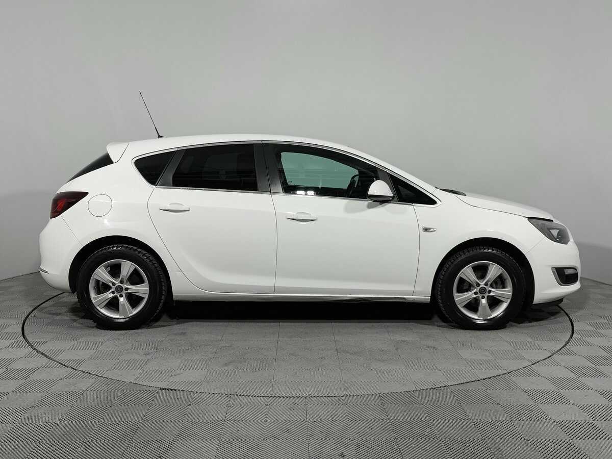 Opel Astra с пробегом — 2014 год. Фото: #4