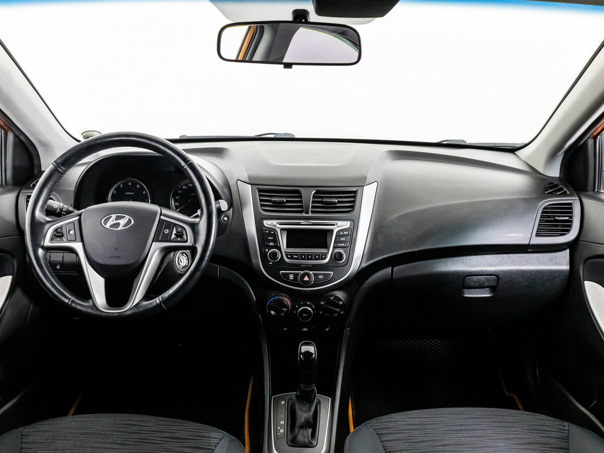 Hyundai Solaris с пробегом — 2014 год. Фото: #7