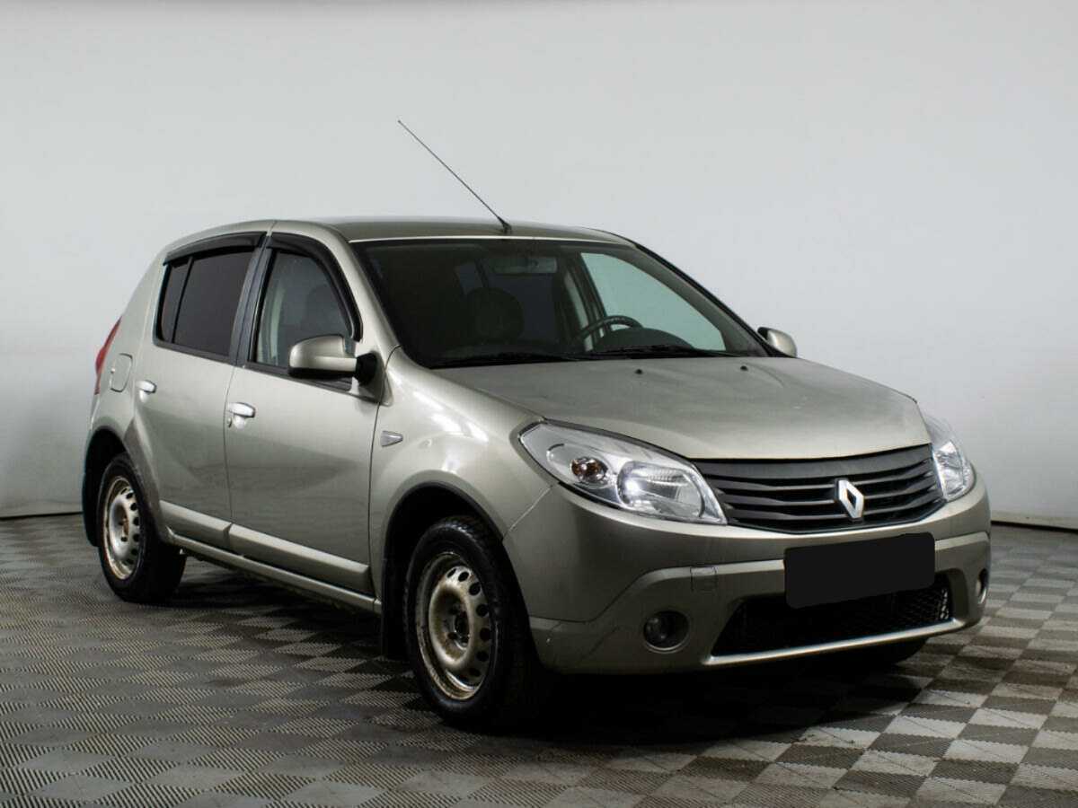 Renault Sandero с пробегом — 2013 год. Фото: #2