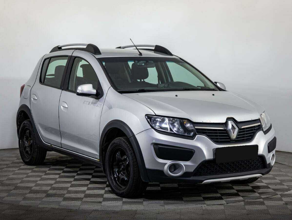 Renault Sandero с пробегом — 2015 год. Фото: #1