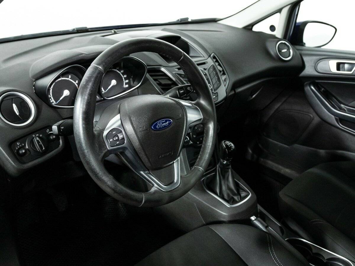 Ford Fiesta с пробегом — 2015 год. Фото: #10