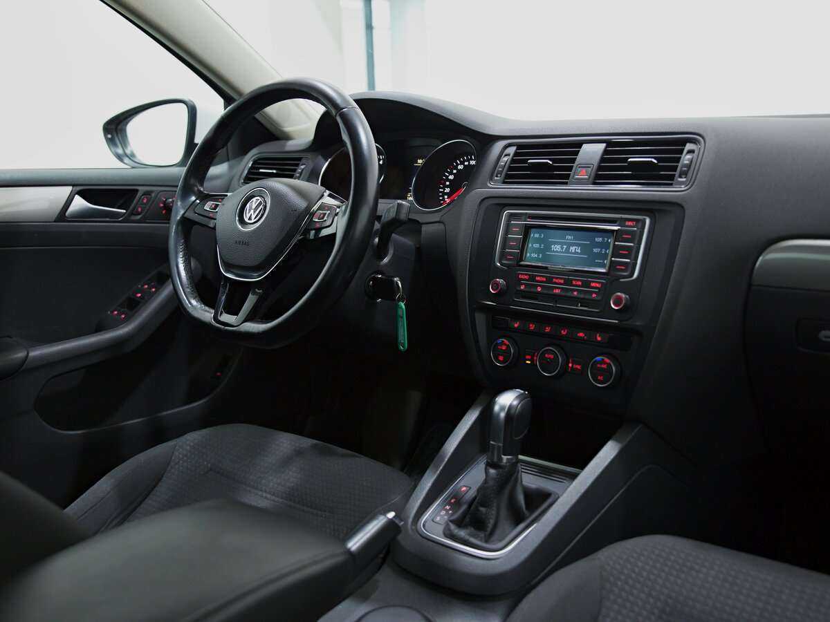 Volkswagen Jetta с пробегом — 2015 год. Фото: #5