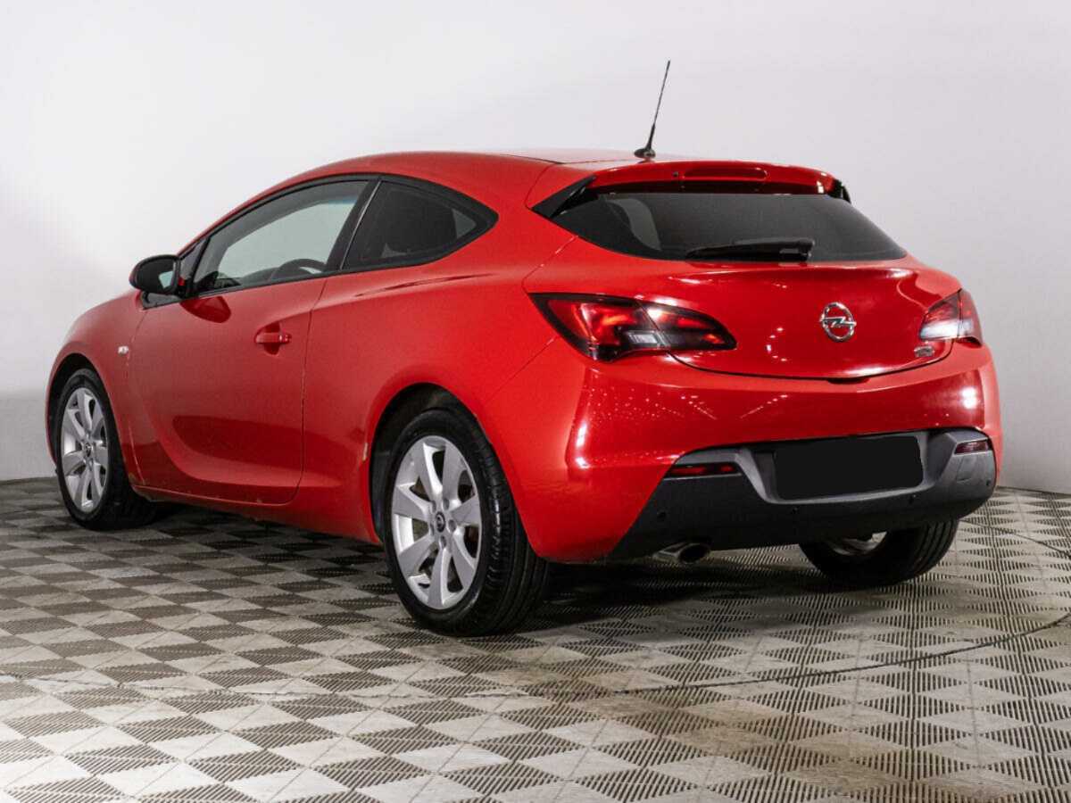 Opel Astra с пробегом — 2013 год. Фото: #6
