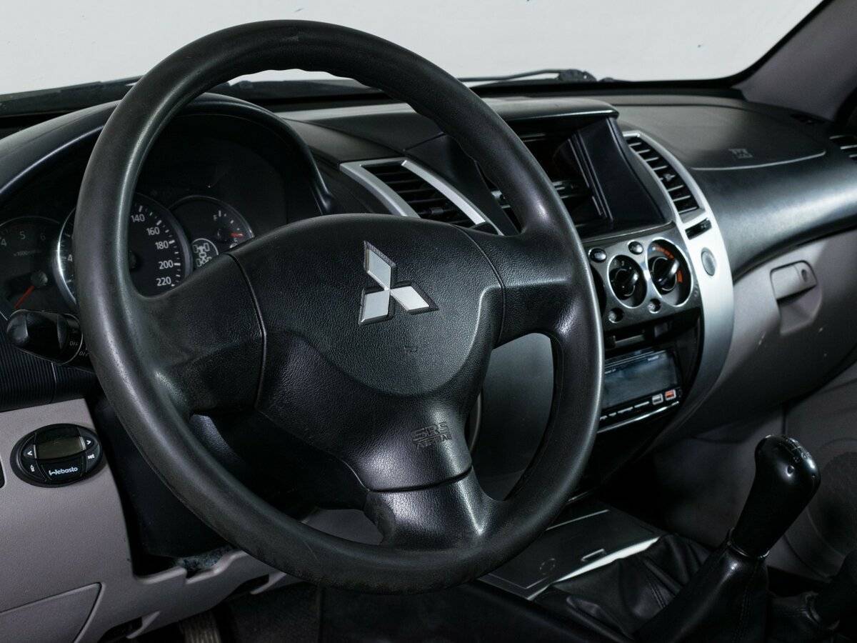 Mitsubishi Pajero Sport с пробегом — 2012 год. Фото: #13