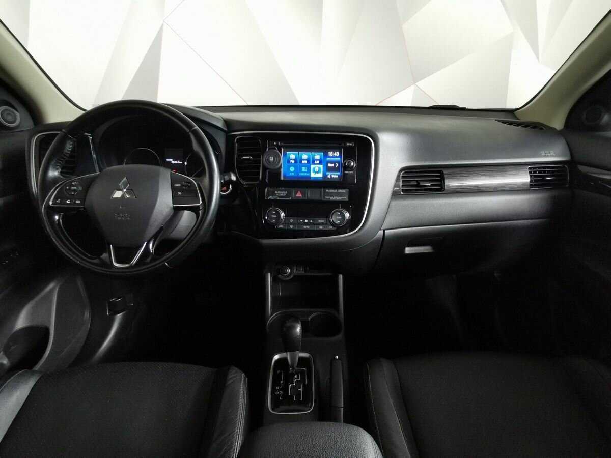 Mitsubishi Outlander с пробегом — 2016 год. Фото: #9