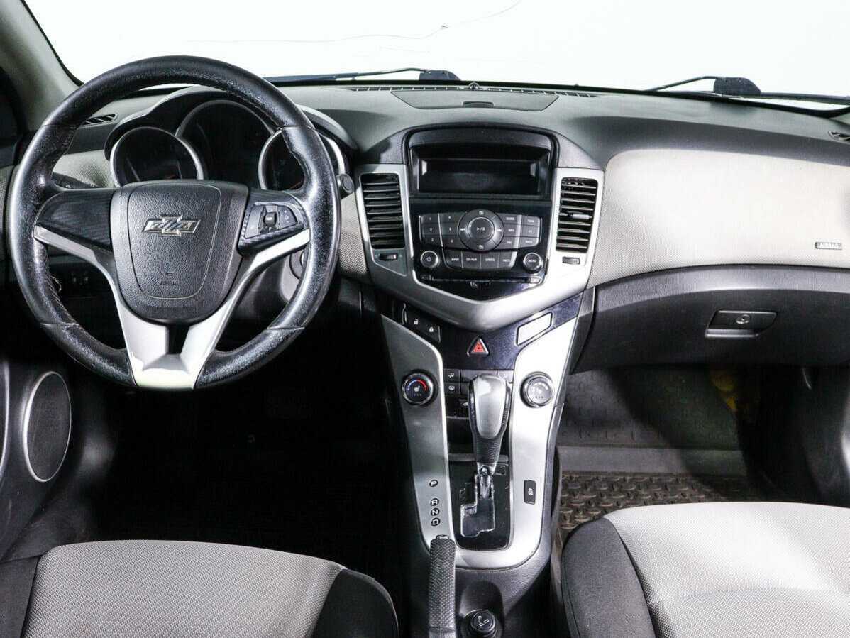 Chevrolet Cruze с пробегом — 2012 год. Фото: #11
