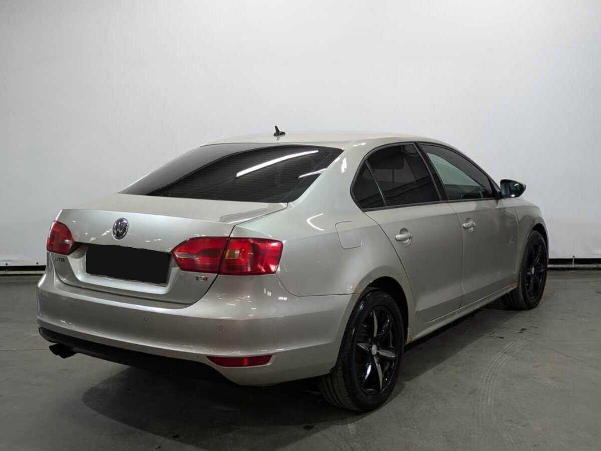 Volkswagen Jetta с пробегом — 2012 год. Фото: #3