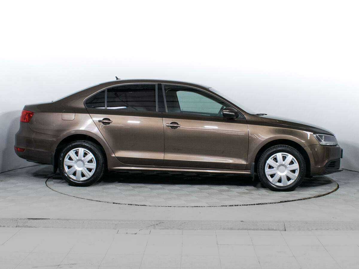 Volkswagen Jetta с пробегом — 2012 год. Фото: #3