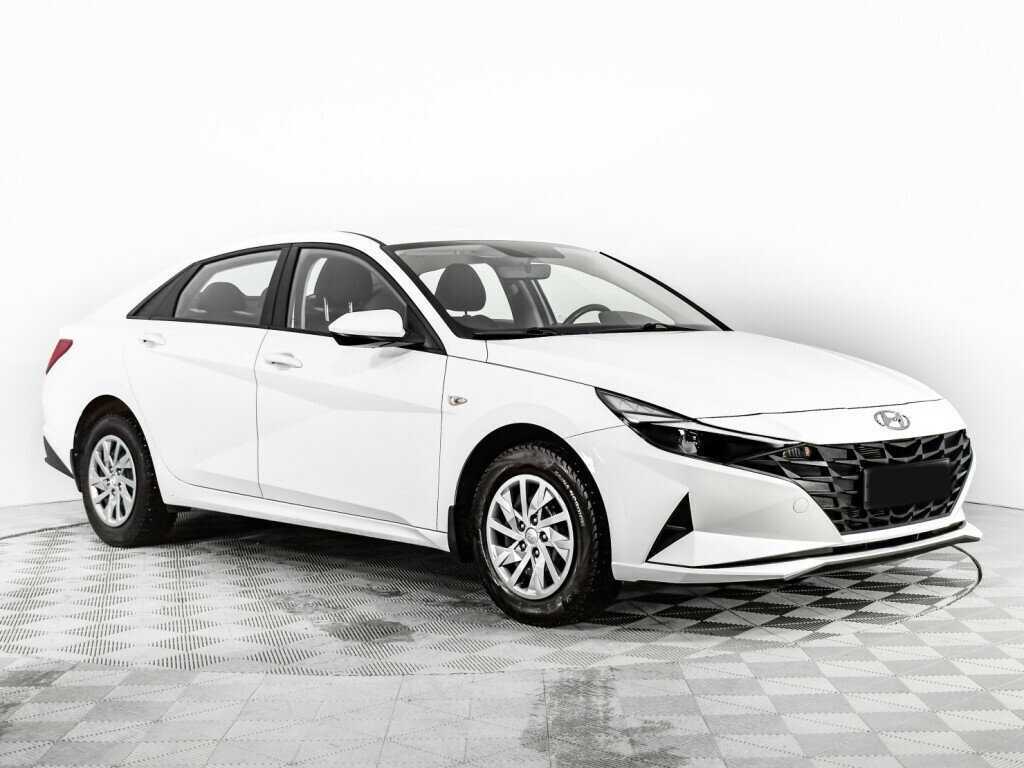 Hyundai Elantra с пробегом — 2021 год. Фото: #2