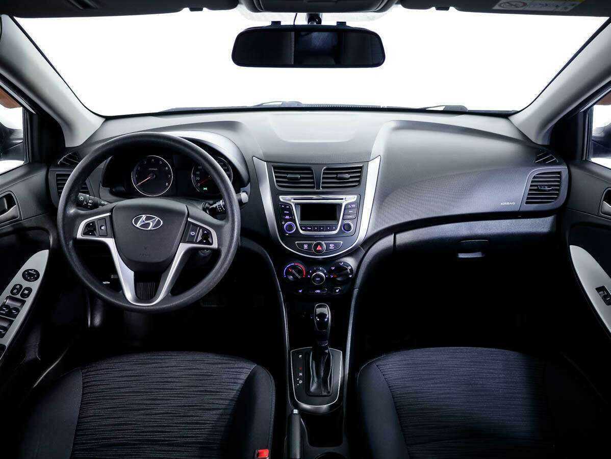 Hyundai Solaris с пробегом — 2015 год. Фото: #9