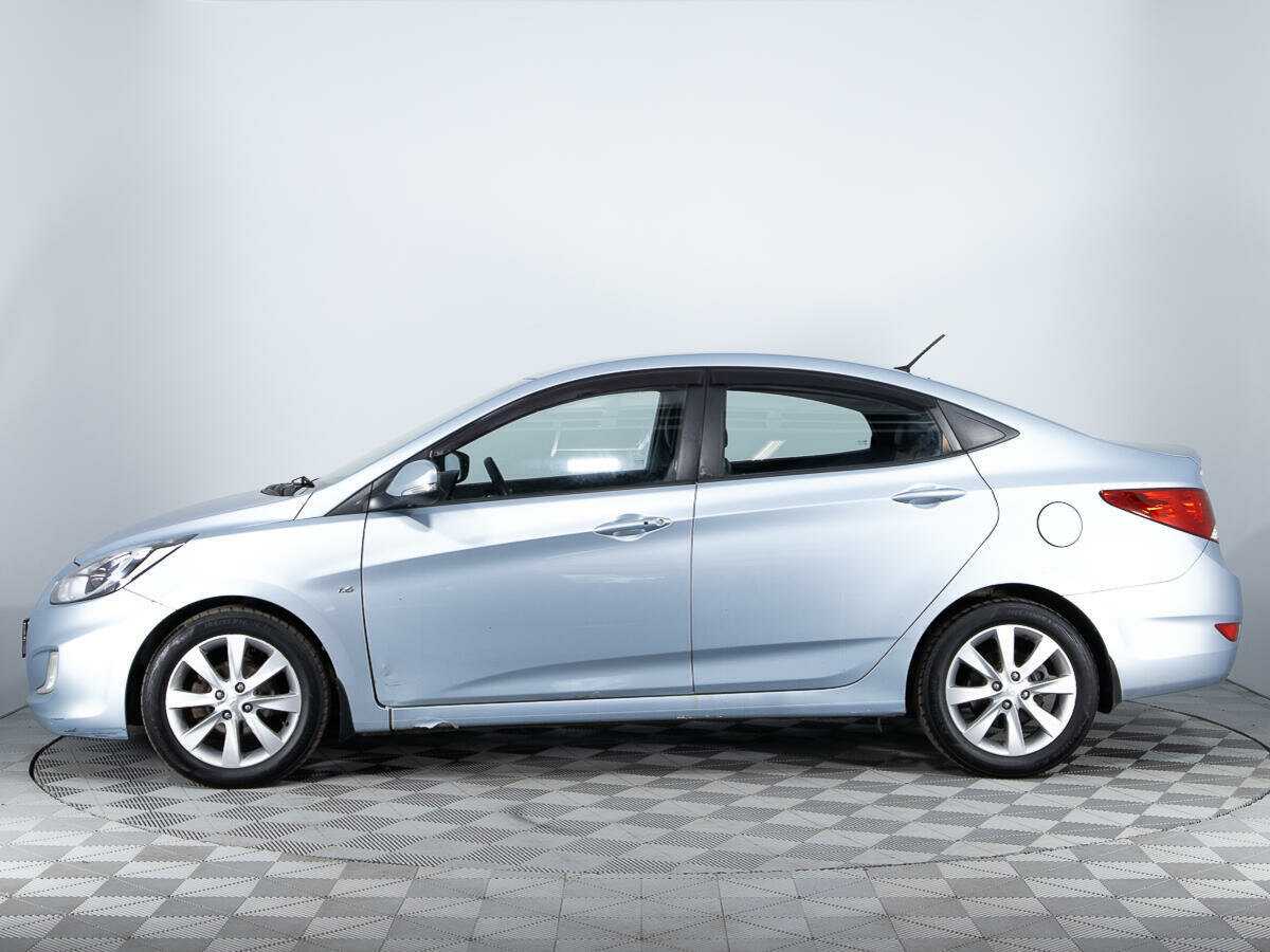 Hyundai Solaris с пробегом — 2012 год. Фото: #7