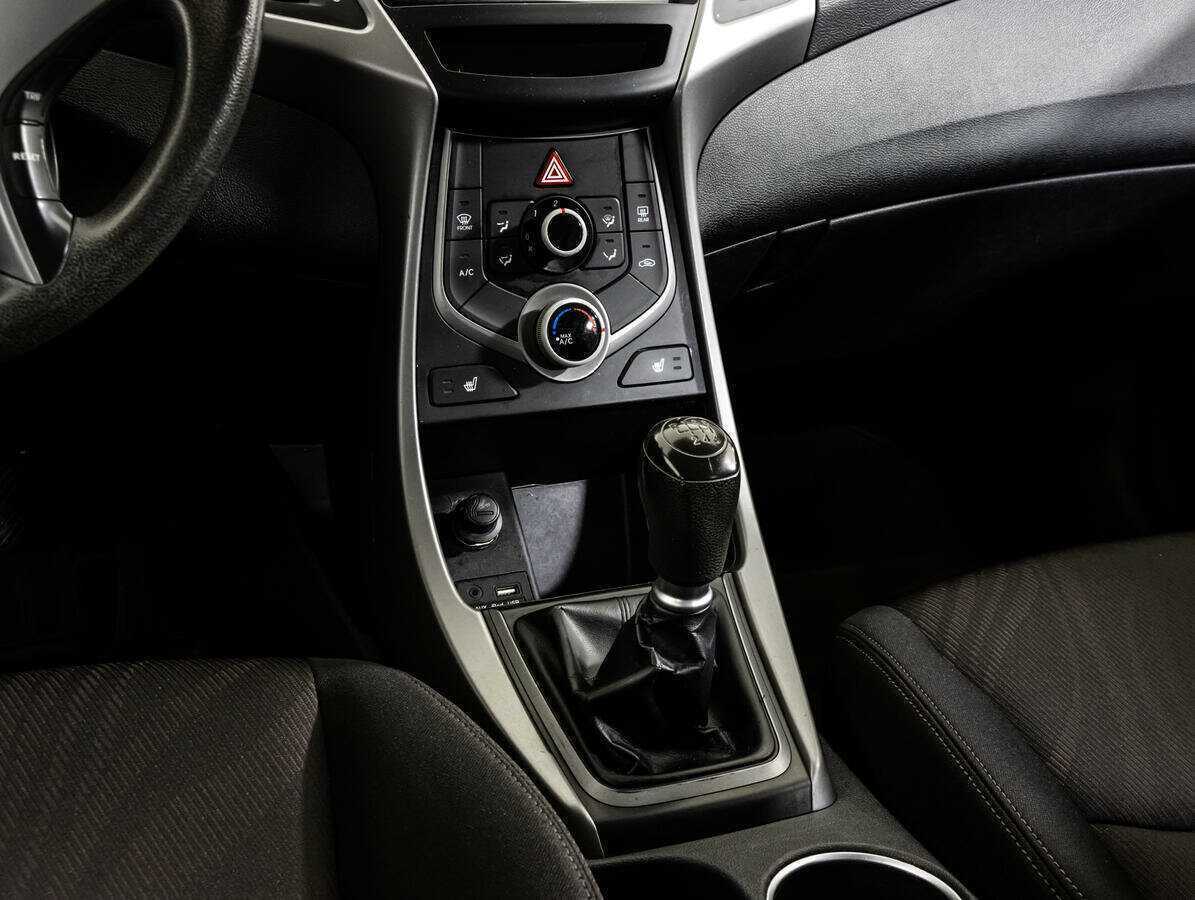 Hyundai Elantra с пробегом — 2015 год. Фото: #11