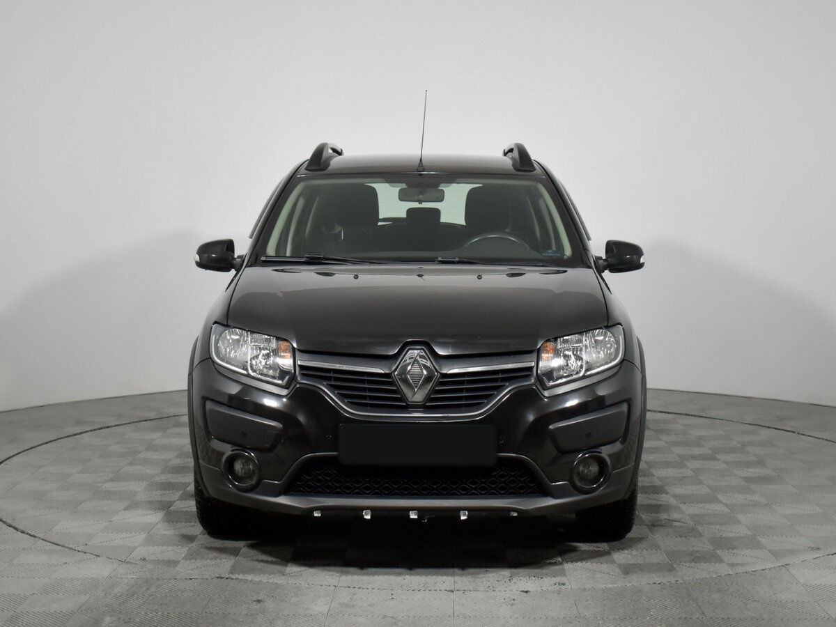 Renault Sandero с пробегом — 2016 год. Фото: #1