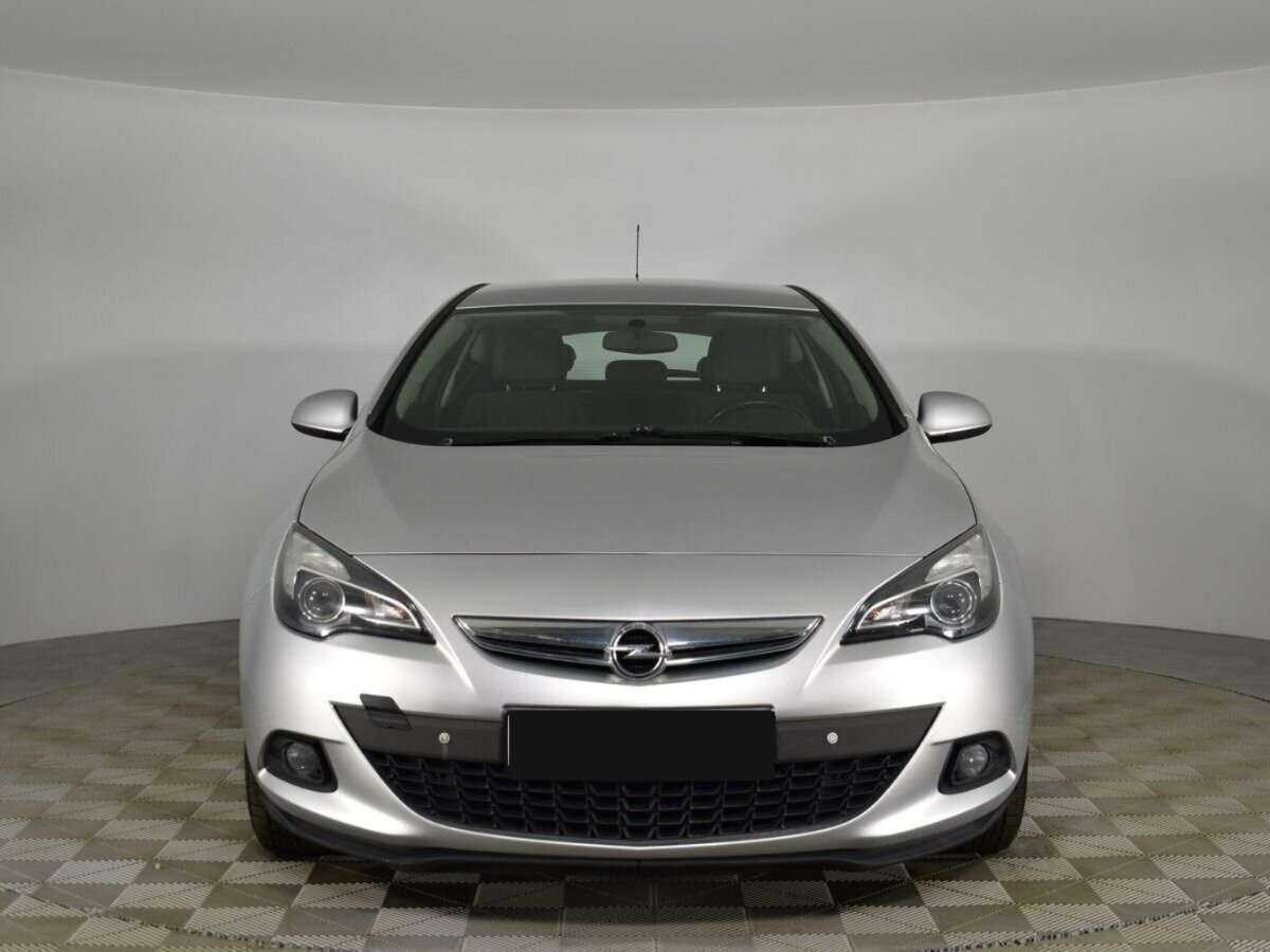 Opel Astra с пробегом — 2013 год. Фото: #2