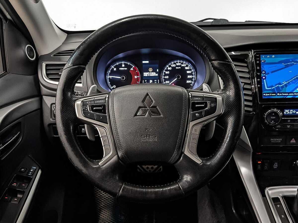 Mitsubishi Pajero Sport с пробегом — 2017 год. Фото: #18