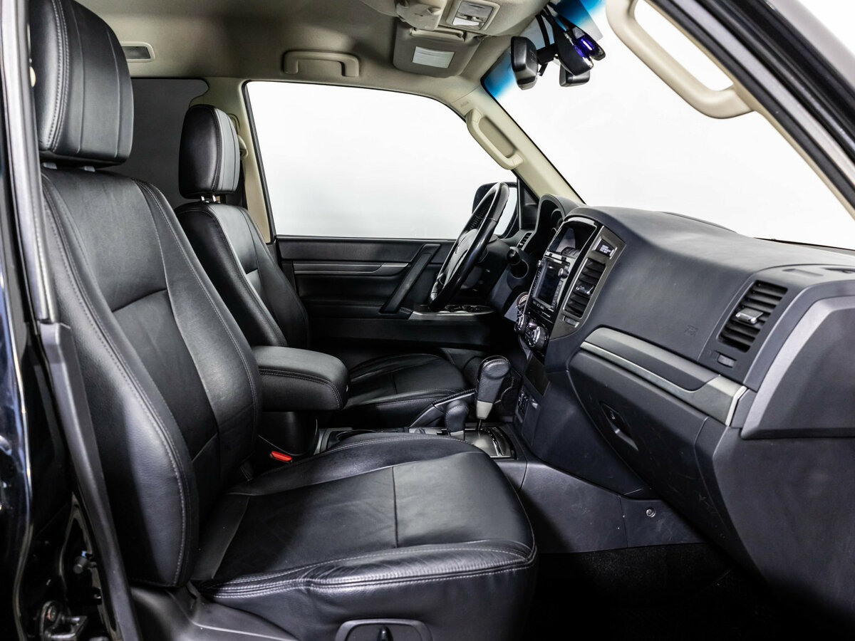 Mitsubishi Pajero с пробегом — 2014 год. Фото: #14