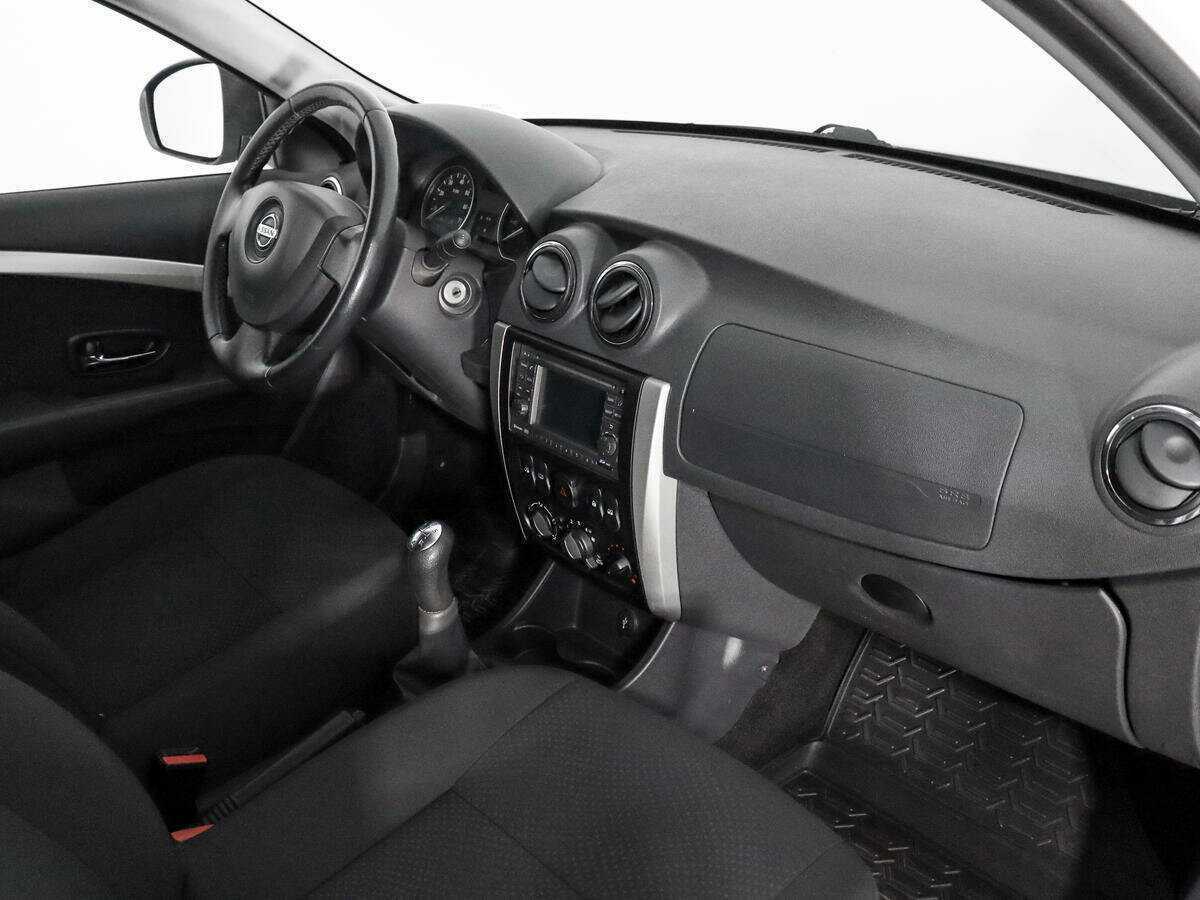 Nissan Almera с пробегом — 2015 год. Фото: #8