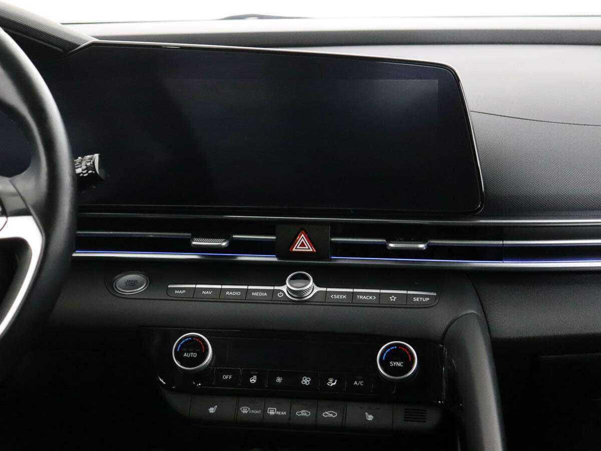 Hyundai Elantra с пробегом — 2021 год. Фото: #11