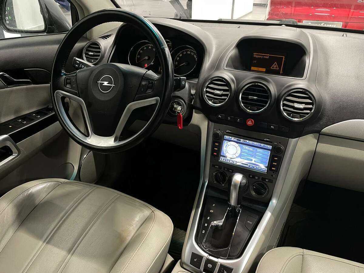 Opel Antara с пробегом — 2012 год. Фото: #2