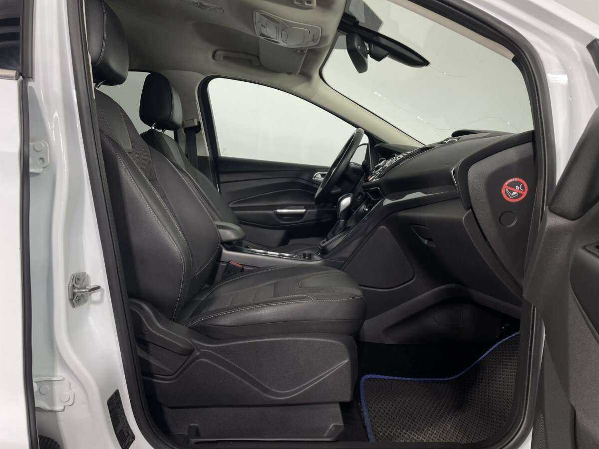 Ford Kuga с пробегом — 2015 год. Фото: #12